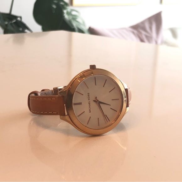 Michael Kors Rose Good watch with Leather Strap - Picture 3 of 6